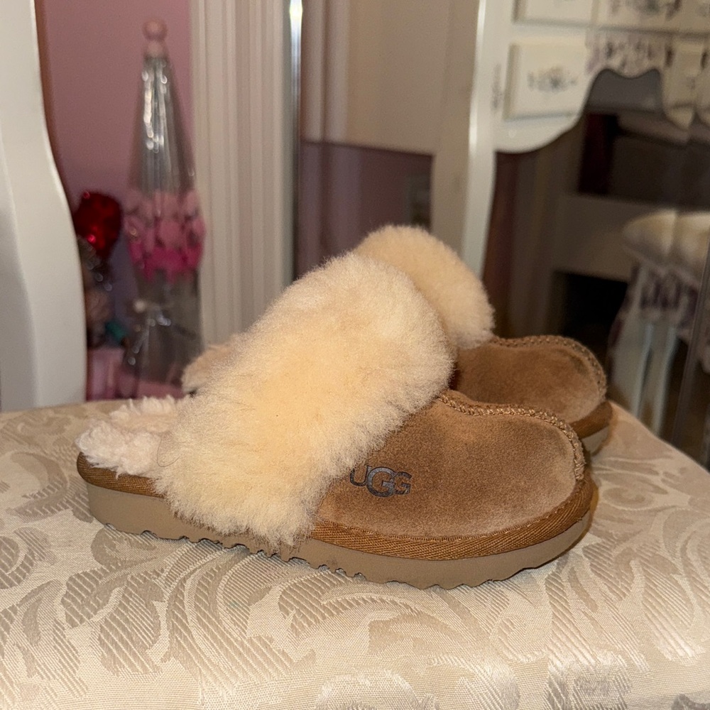 UGG Girl's Brown and Cream Fluffy Slippers